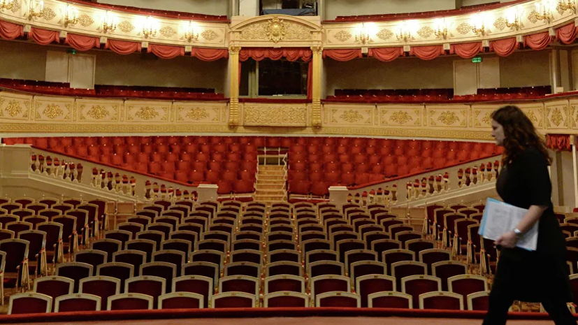В Петербурге отменили шахматную рассадку в театрах