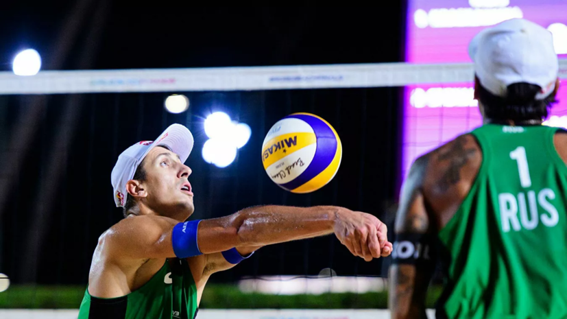 Красильников и Стояновский стартовали с победы на ЧЕ по пляжному волейболу