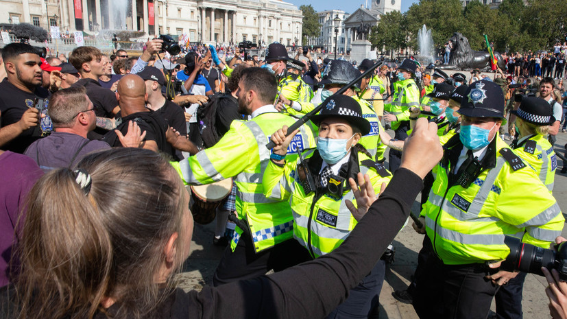 Более 30 человек задержаны на митинге COVID-диссидентов в Лондоне