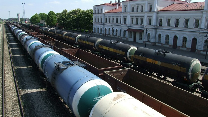 В обход Латвии: почему Россия сокращает грузопоток через железные дороги и порты прибалтийской страны