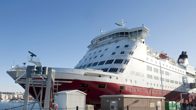 В Финляндии вмещающий до 2400 человек паром сел на мель