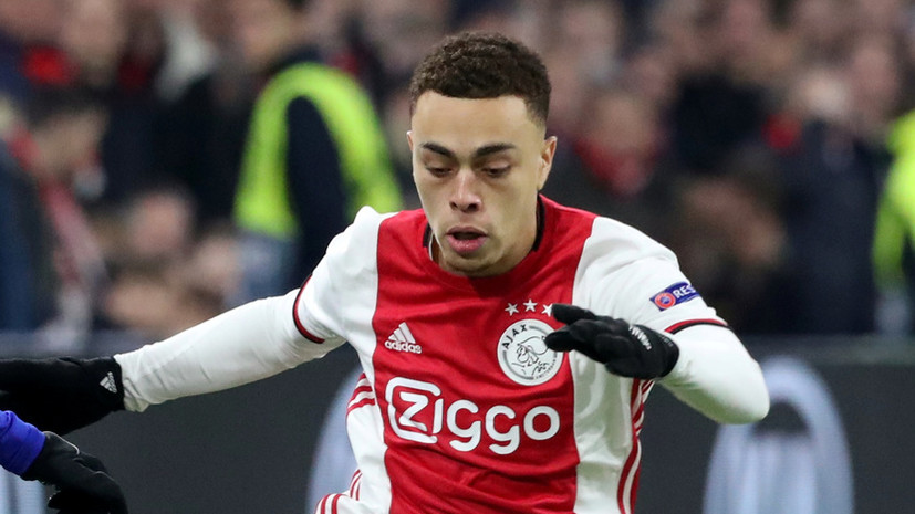 СМИ: «Барселона» согласовала контракт с футболистом «Аякса» Дестом