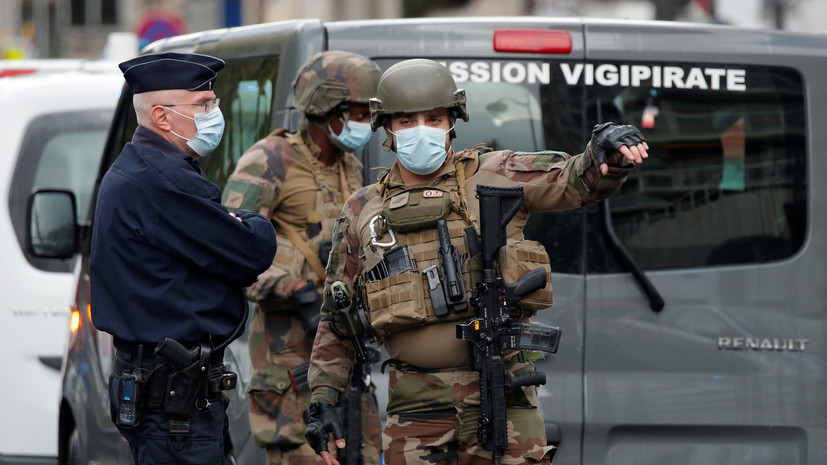 Подозреваемый в нападении у бывшего здания Charlie Hebdo задержан