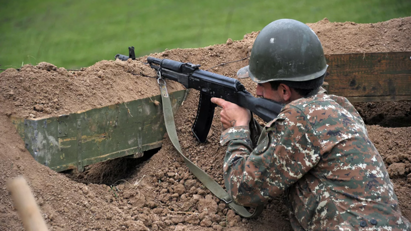 В Нагорном Карабахе объявили военное положение