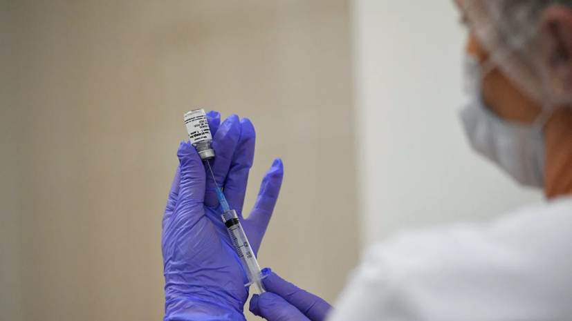Гинцбург рассказал о ходе вакцинации добровольцев от коронавируса