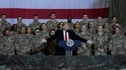 Президент США Дональд Трамп на фоне американских военных, Афганистан, 28 ноября 2019