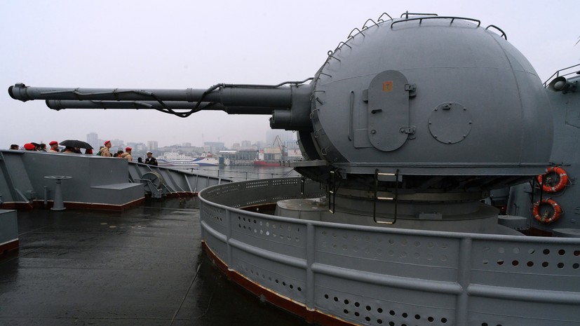Крейсер «Варяг» провёл стрельбы в Японском море