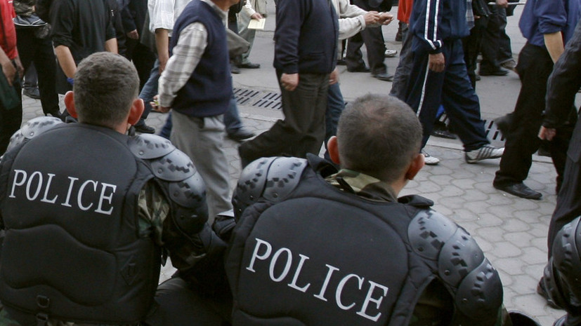 В Бишкеке милиция начала разгон протестующих