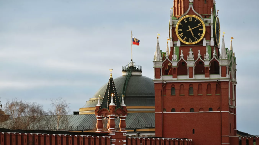 На Спасской башне Кремля временно отключат куранты