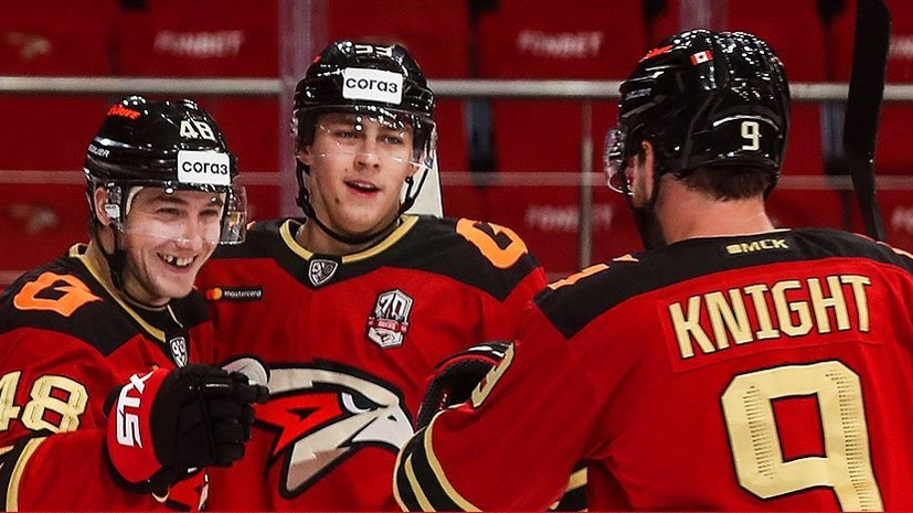 Дубль Шумакова помог «Авангарду» обыграть «Сибирь» в матче КХЛ