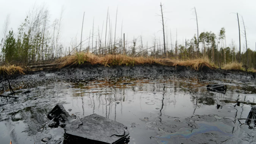 Специалисты провели забор воды и грунта после разлива топлива в Ангару