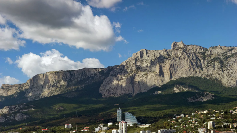 В Крыму спасатели эвакуировали из Большого каньона туристку