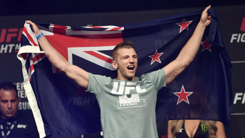 Новозеландский боец UFC Хукер высмеял Махачева и российских фанатов