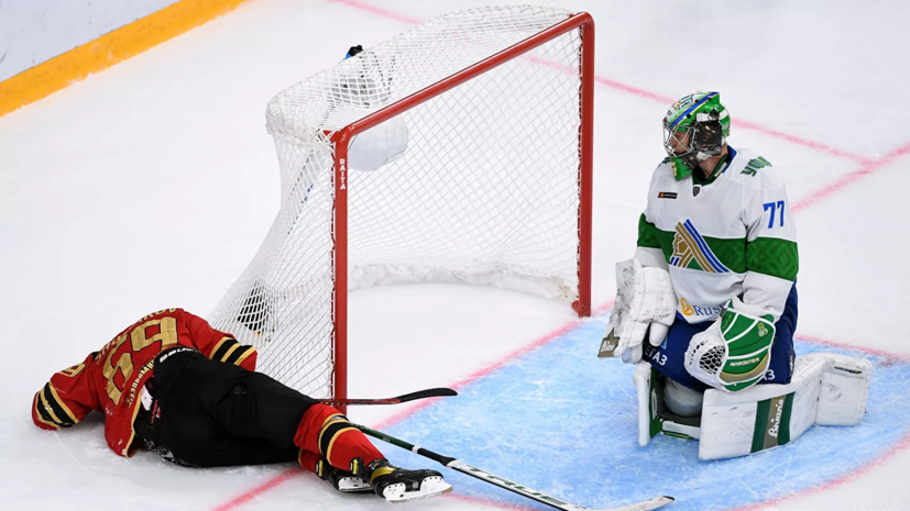 «Салават Юлаев» по буллитам обыграл «Авангард»