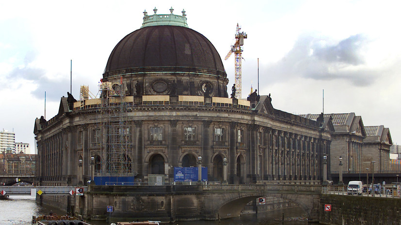 СМИ: В музеях Берлина экспонаты повредили неизвестные вандалы