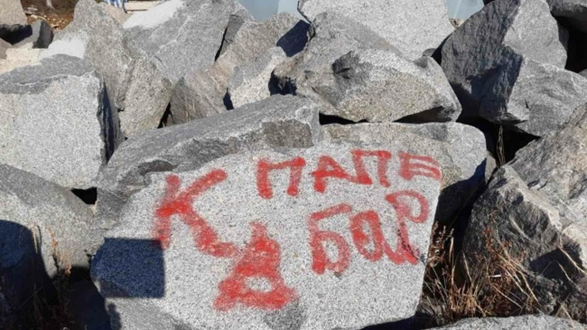 В Магадане задержали вандалов, осквернивших мемориал «Маска скорби»