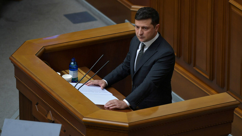 Зеленский внёс в Раду законопроект о судьях Конституционного суда