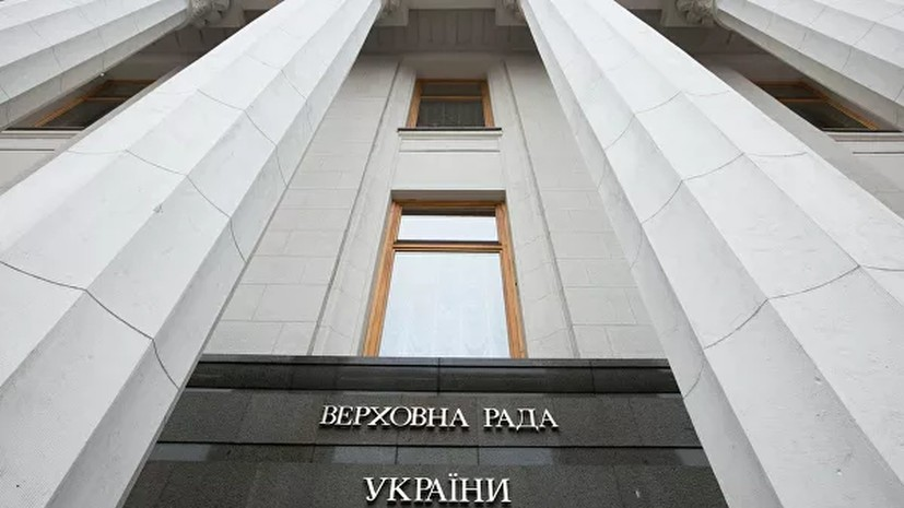 В Раде заявили о возбуждении дел в отношении судей КС Украины
