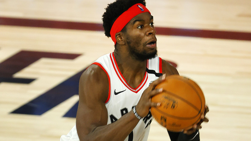 Баскетболиста «Торонто» Дэвиса обвиняют в совершении семи преступлений
