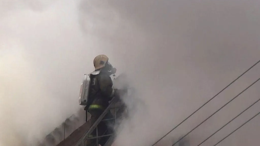 Спасатели локализовали пожар в поликлинике в Челябинске
