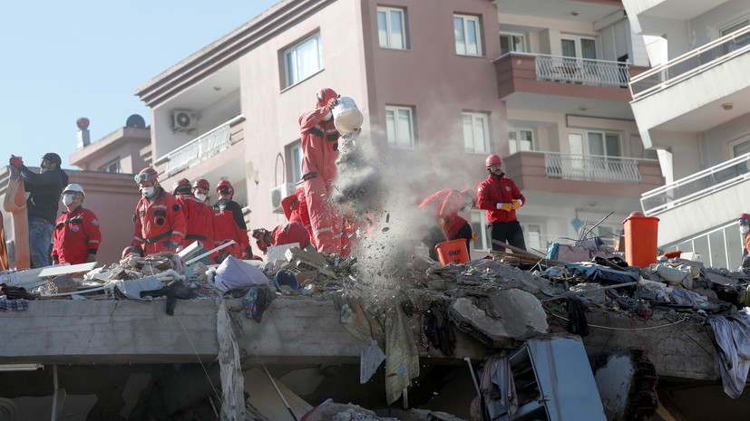 Число погибших в результате землетрясения в Измире увеличилось до 28