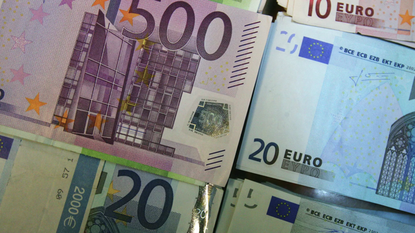 Курс евро вырос до 94 рублей впервые с декабря 2014 года