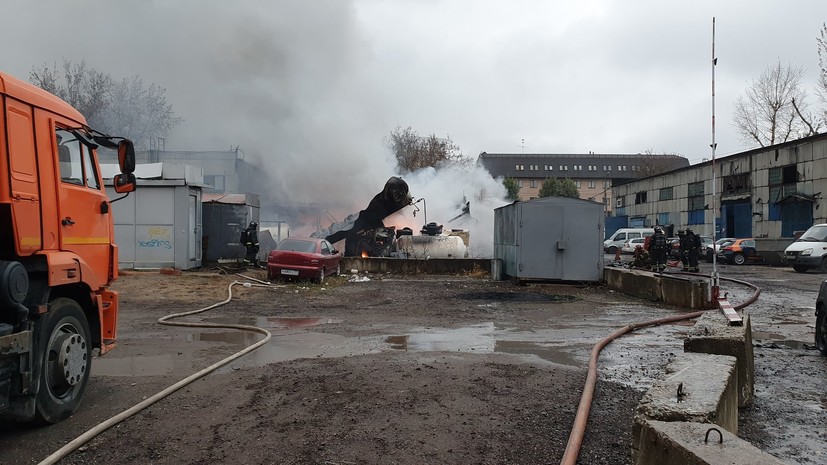 На горевшем в Москве складе находилось около 650 газовых баллонов