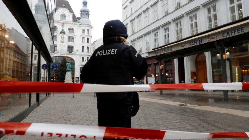 Полиция проводит операцию на месте стрельбы в Вене