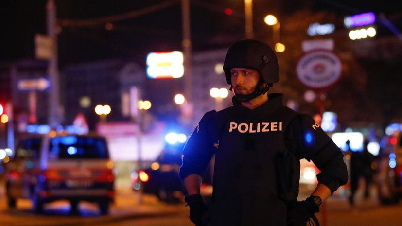 Глава МВД Австрии назвал стрельбу в Вене терактом