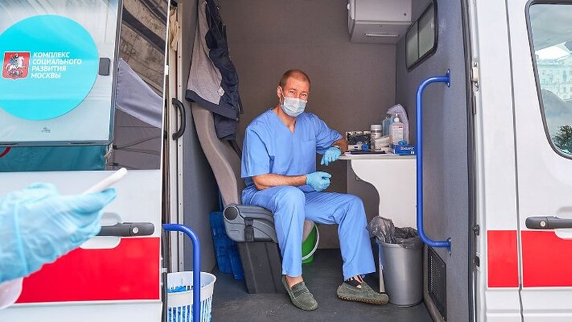 В Москве в мобильных пунктах привились свыше 400 тысяч человек