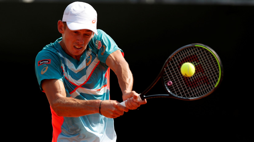 Де Минор победил Сонего и сыграет с Медведевым в третьем круге турнира ATP в Париже