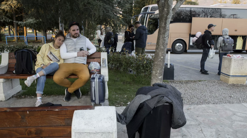 Консульство России в Черногории приостанавливает оказание услуг