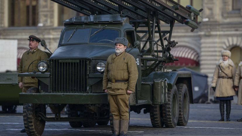 Музей боевой техники развернут на Красной площади в Москве