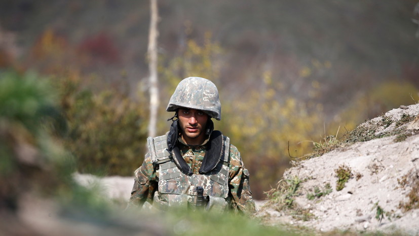 Российские миротворцы прибыли на аэродром для отправки в Карабах