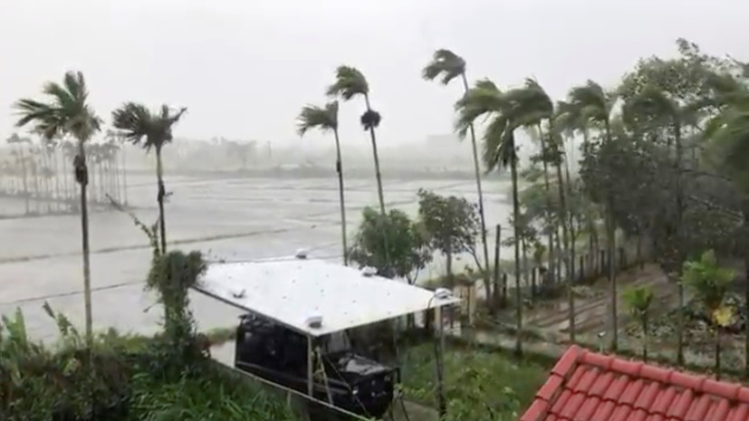 Два новых тропических шторма приближаются к Вьетнаму