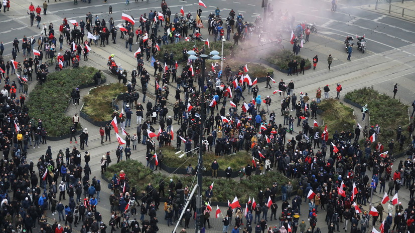 Полиция применила газ на акции националистов в Варшаве