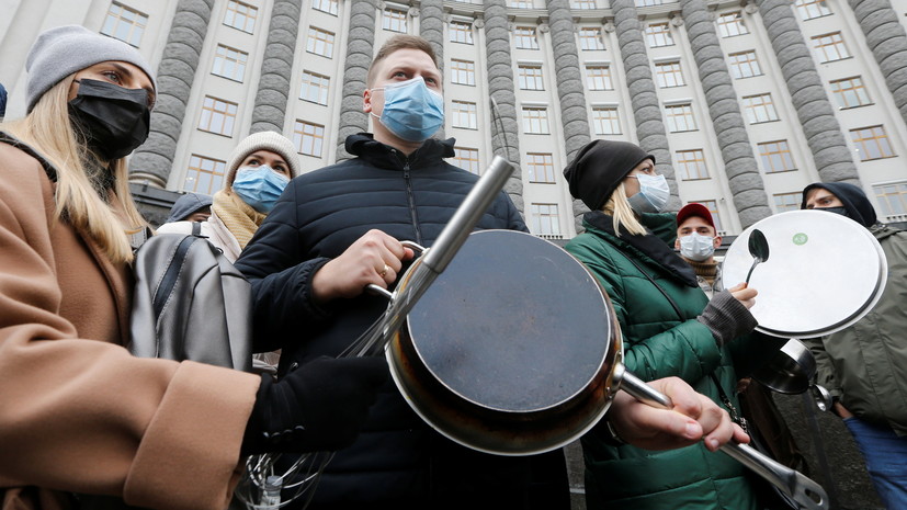 На Украине предприниматели устроили акцию протеста из-за карантина