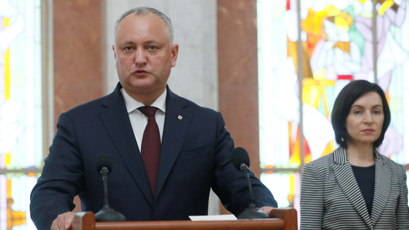 Додон поздравил Санду с избранием на пост президента Молдавии