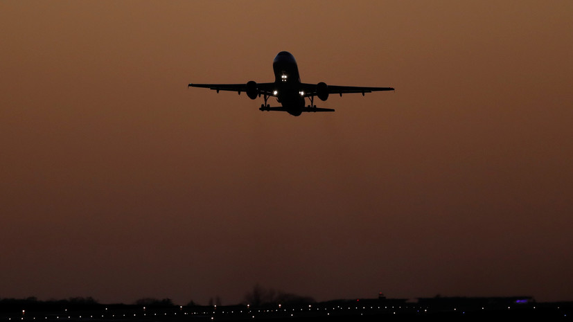 Летевший в Москву самолёт сел в Ханты-Мансийске из-за запаха дыма