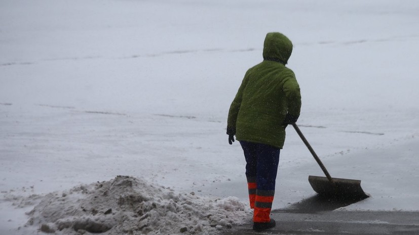 Во Владивостоке власти призвали сократить рабочий день из-за снегопада