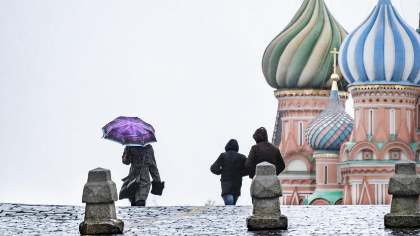 МЧС предупредило о сильном ветре и гололедице в Москве