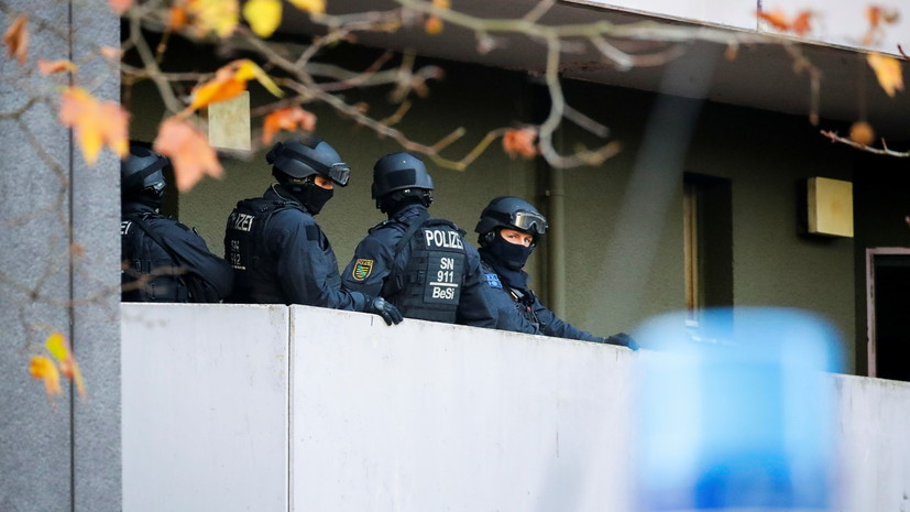 Неизвестный ранил несколько человек холодным оружием в Германии