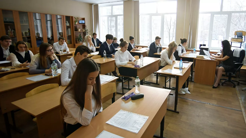 В России перенесли итоговое сочинение для 11-х классов