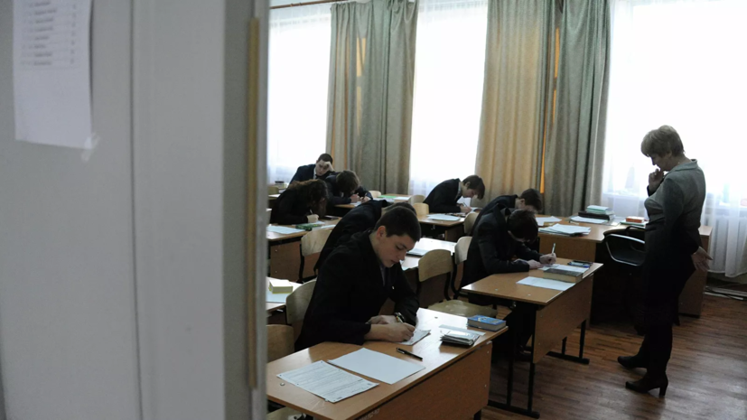 В Совфеде прокомментировали решение о переносе сочинения для 11-х классов