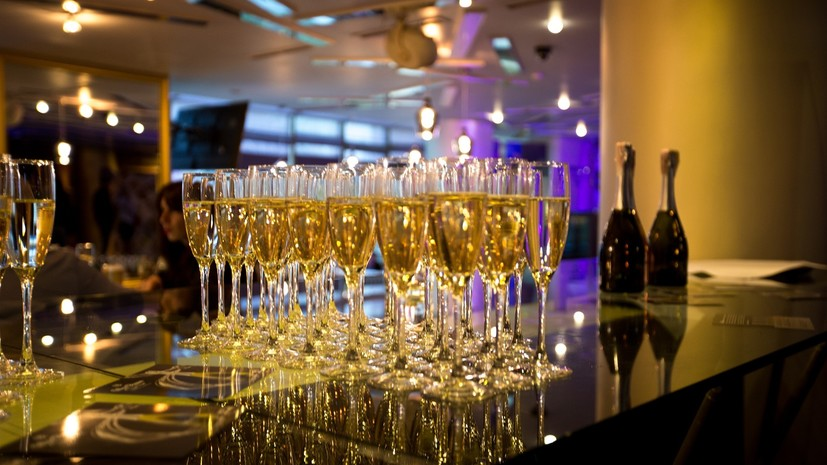 В Омской области запретили новогодние корпоративы в кафе из-за COVID-19