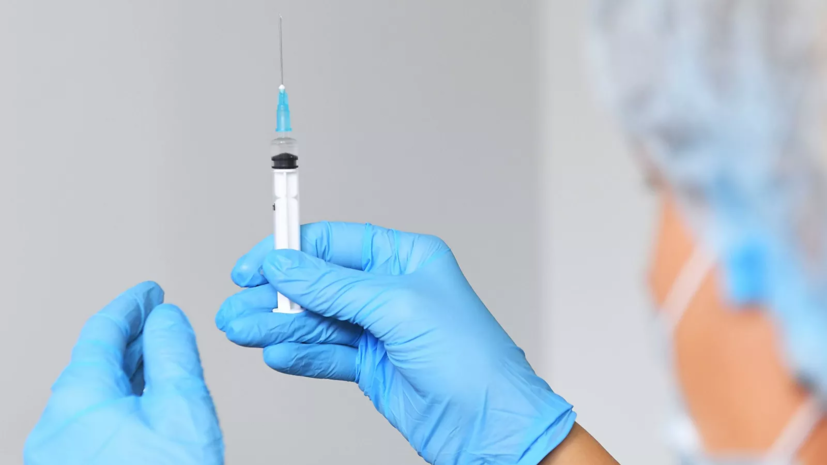 Мурашко назвал сроки начала массовой вакцинации от коронавируса