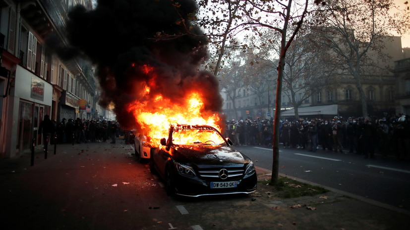 Во Франции в ходе протестов пострадали 62 полицейских 