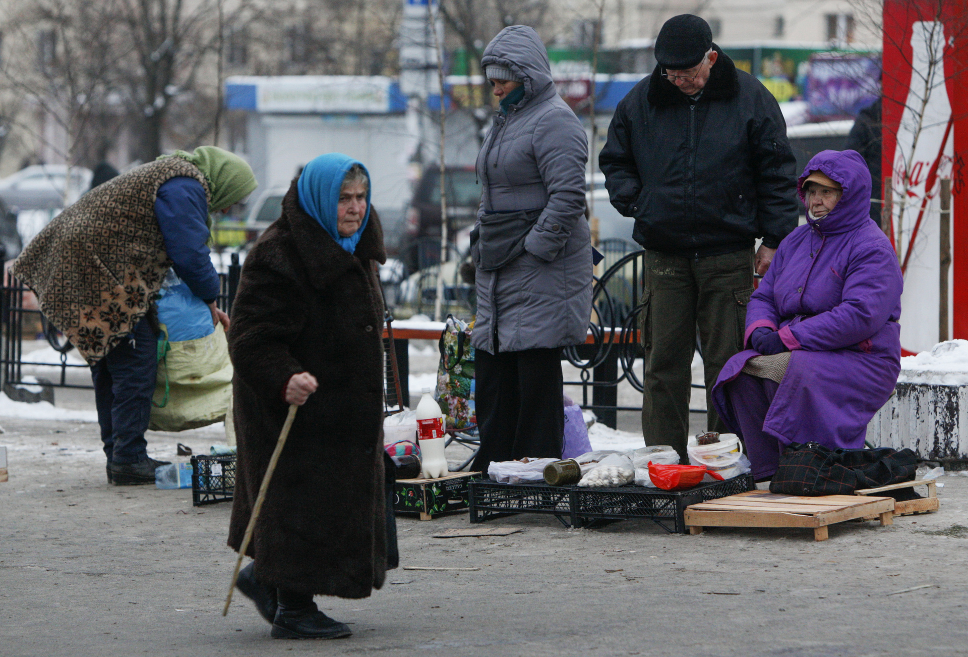 Находится в нищете. Бедные пенсионеры. Нищие пенсионеры Украины.