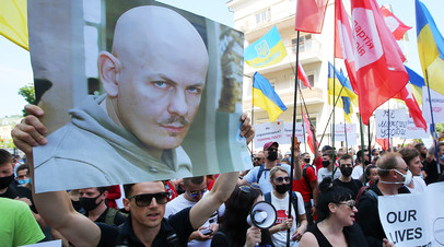 Портрет Олеся Бузины на митинге в Киеве