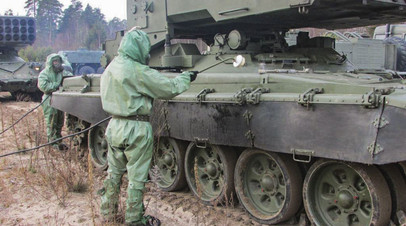 Военнослужащие подразделений РХБЗ танковой армии ЗВО на учениях